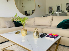 Casa en Puerto Madryn con PISCINA CLIMATIZADA PRIVADA a pocas cuadras del mar ,la climatización es opcional y se cobra aparte